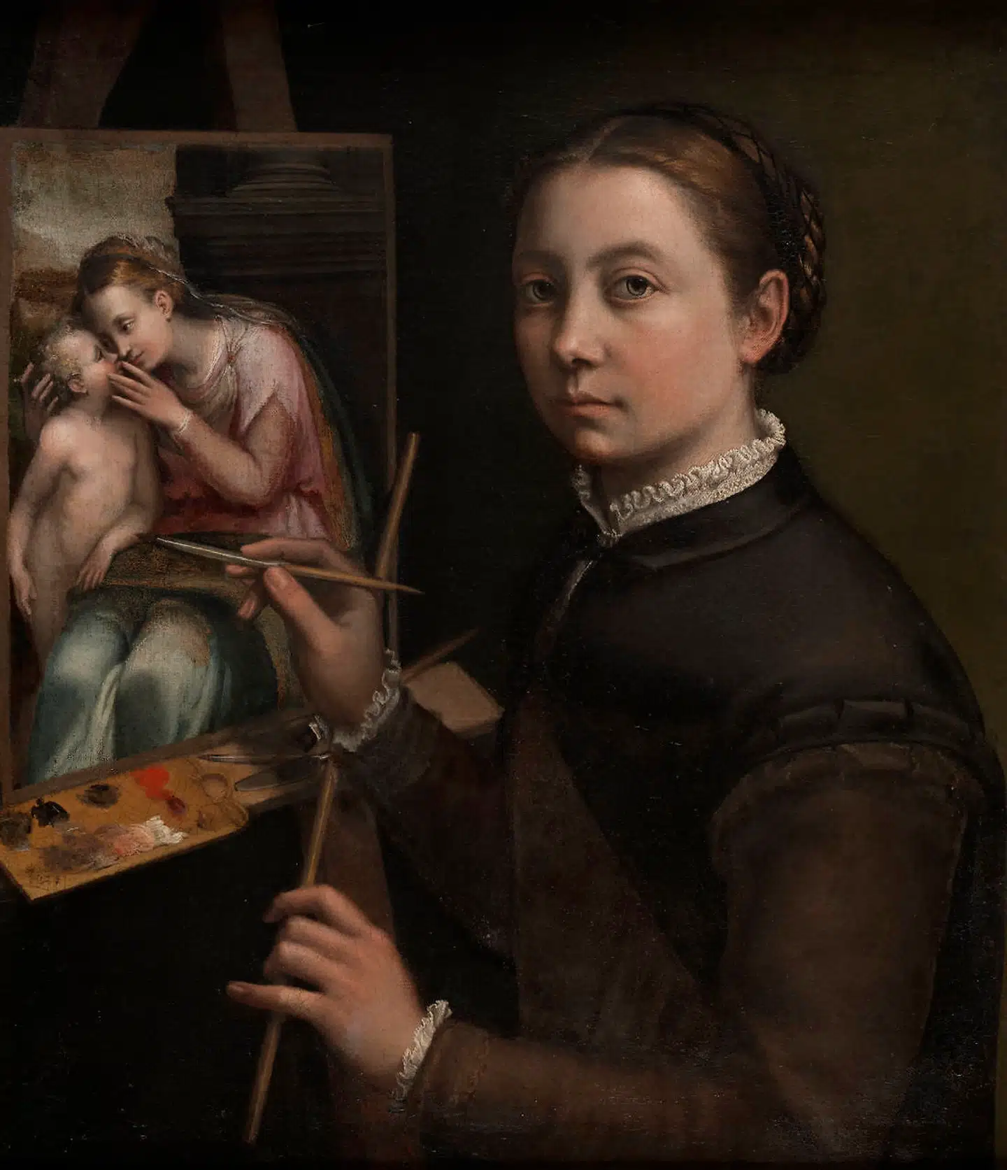 I Sofonisba Anguissolas »Selvportræt ved staffeliet« fra 1556 maler hun sig selv som maler. Nogle af de få dyder, der var tilladelige for en kvinde i 1500-tallet, var at male, spille musik eller synge smukt. Der har naturligvis været andre kvindelige kunstnere før og samtidig med Sofonisba, men det har typisk været døtre af en maler, som hjalp i atelieret, hvor der var mange ansatte. Med Sofonisba er det første gang, vi kender til en adelsfrøken, der bliver uddannet maler.