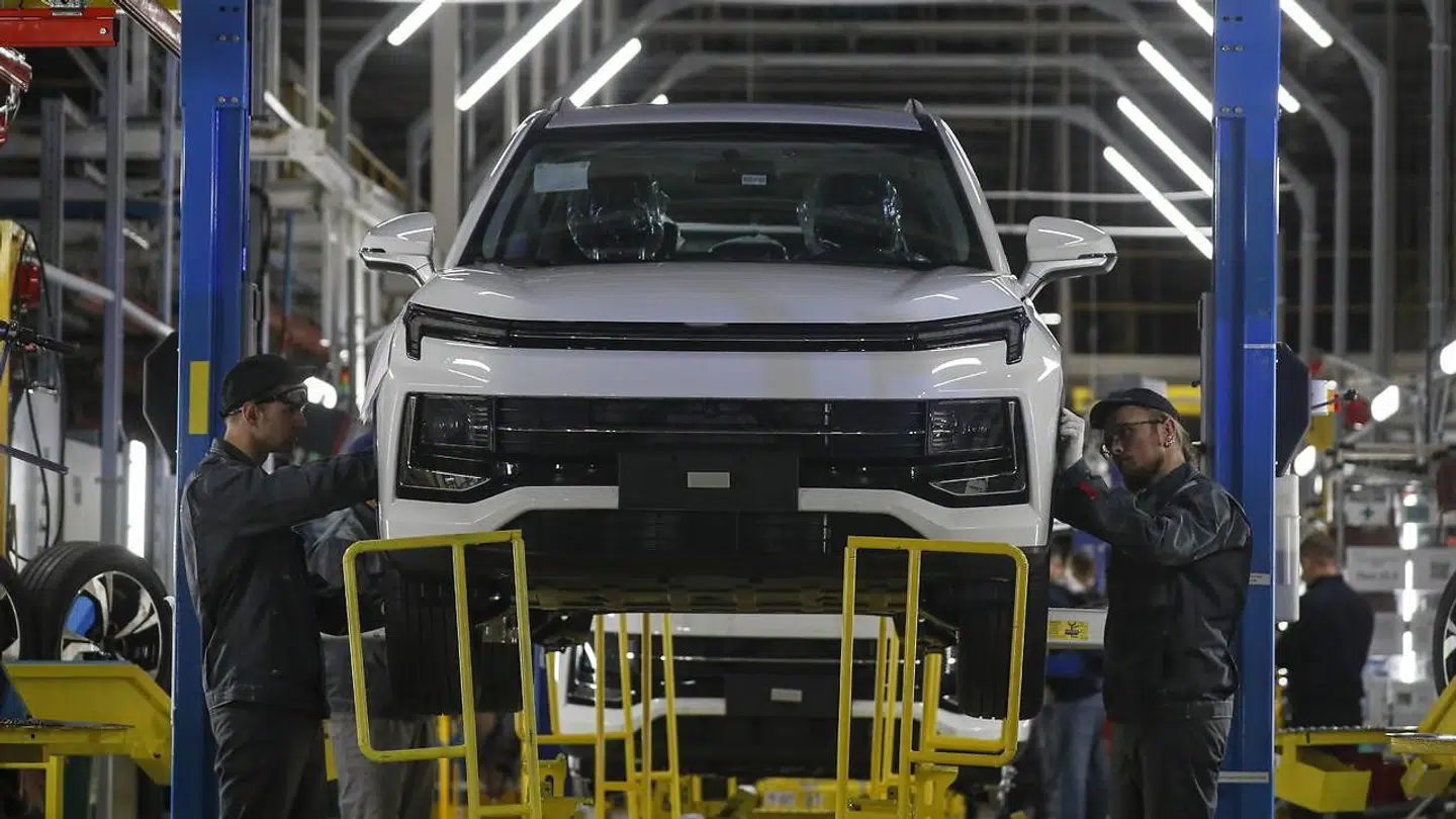 Der arbejdes igen på de gamle Renault-fabrikker i Moskva, men nu er det for at nyproducere et gammelt, sovjetisk bilmærke, som har været gemt væk i næsten 20 år.