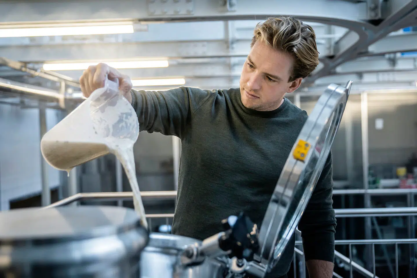 Philip Hulgaard er medstifter af ÅBEN og med i den daglige produktion.