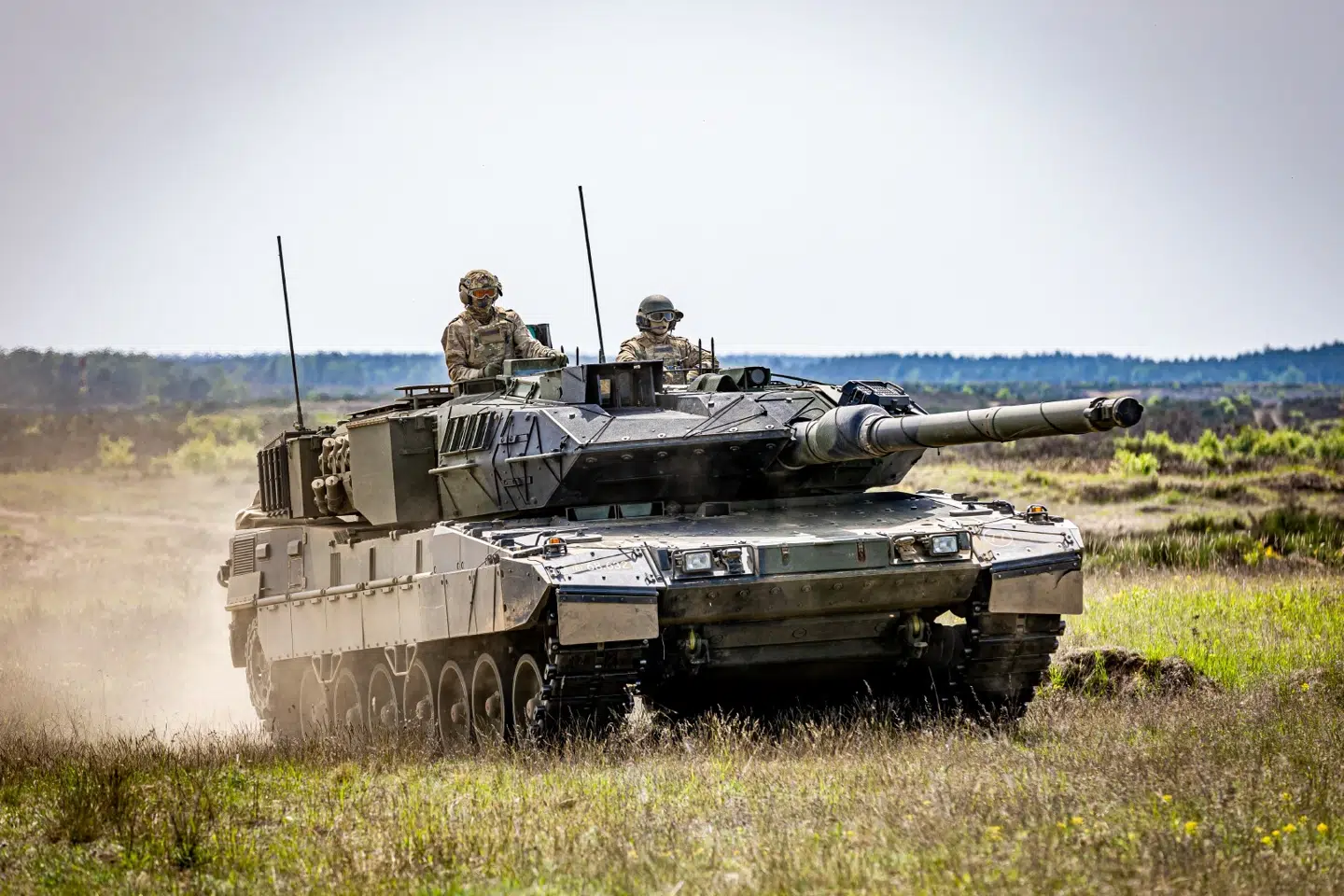 Dansk Leopard 2A7-kampvogn på øvelse i Polen. Kampvognene er moderne og lever op til NATOs krav og er en central del af opbygningen af en kommende kampbrigade, der første forventes klar i 2032, men otte års forsinkelse. Flere kampvogne skal dog købes.
