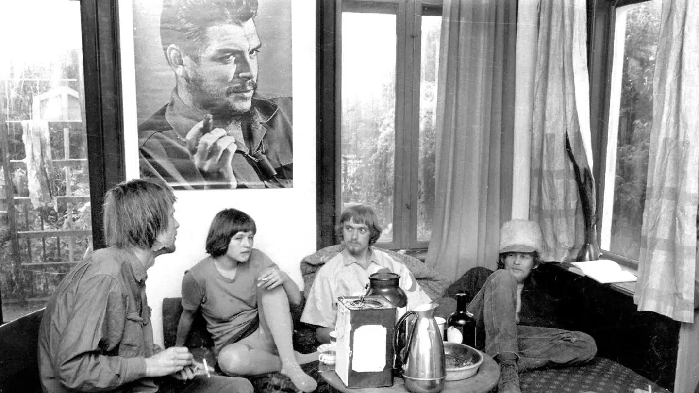 Kollektivet Maos Lyst med Che Guevara i 1968. Ungdomsoprøret bar på en hyldest til totalitære regimer og en politisk radikalisering, der også udmøntede sig i støtte til terrorisme. Men intet af dette er kommet med i Jakob Danneskiold-Samsøes to store bind om Europas skabelse.