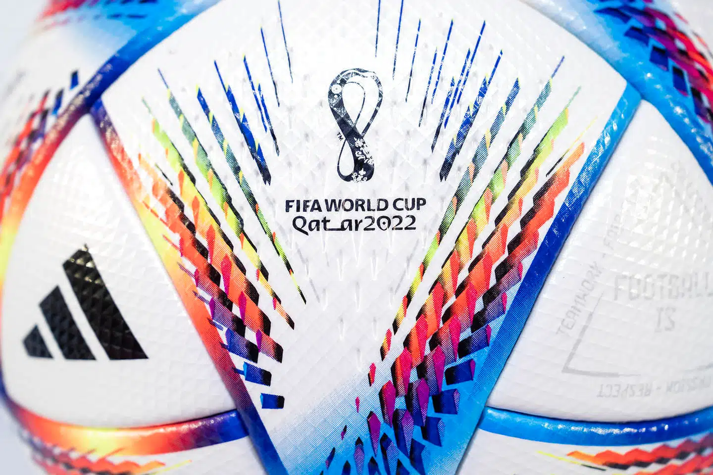 Det bliver forbudt for fængselsvagter i Uganda at tage mobiltelefonen med på arbejde, så længe VM i fodbold foregår. (Arkivfoto)