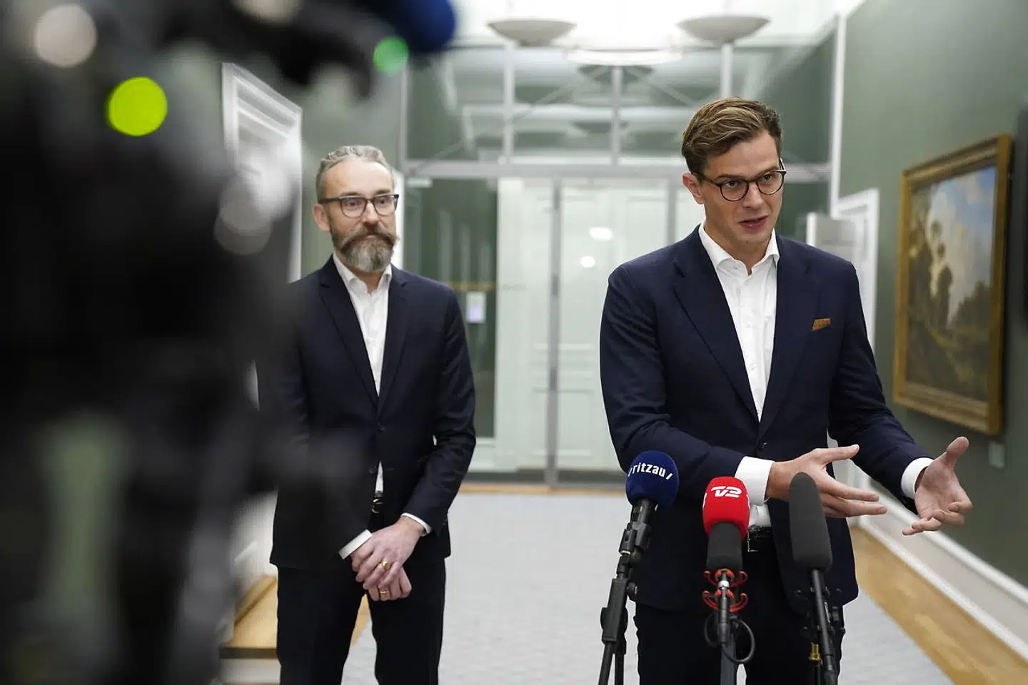 Liberal Alliances partileder, Alex Vanopslagh, mener, at Venstres formand, Jakob Ellemann-Jensen, er ved at aflive den borgerlige blok i Danmark.