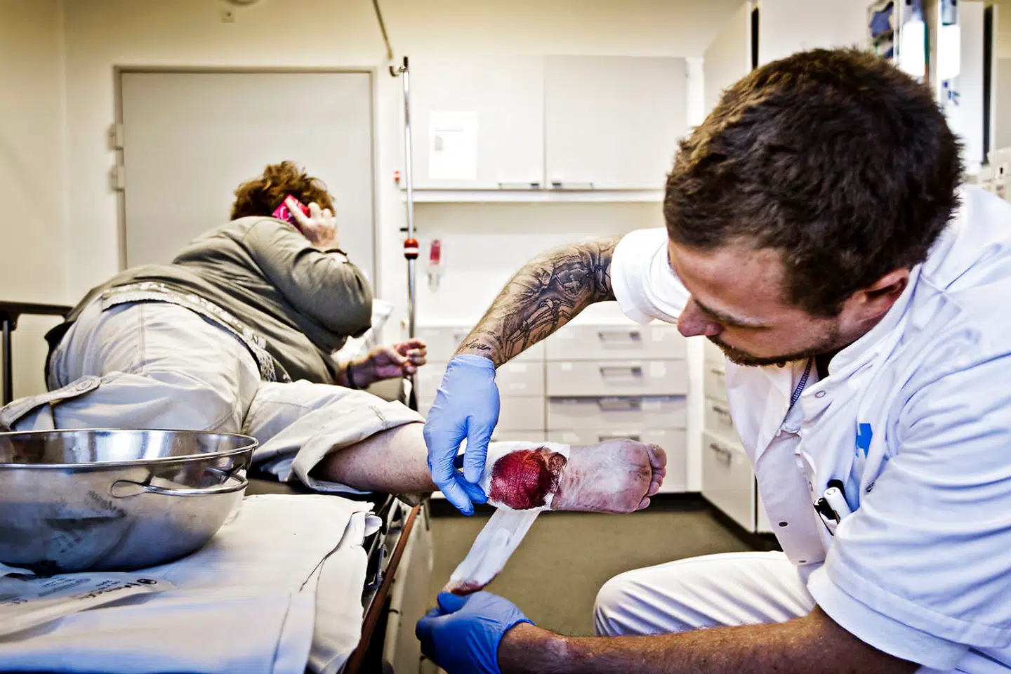 Akutmedicinere er blevet en central medarbejdergruppe på landets akutmodtagelser. Men der er alt for få af dem på de overfyldte og underdimensionerede akutafdelinger, vurderer Dansk Selskab for Akutmedicin.