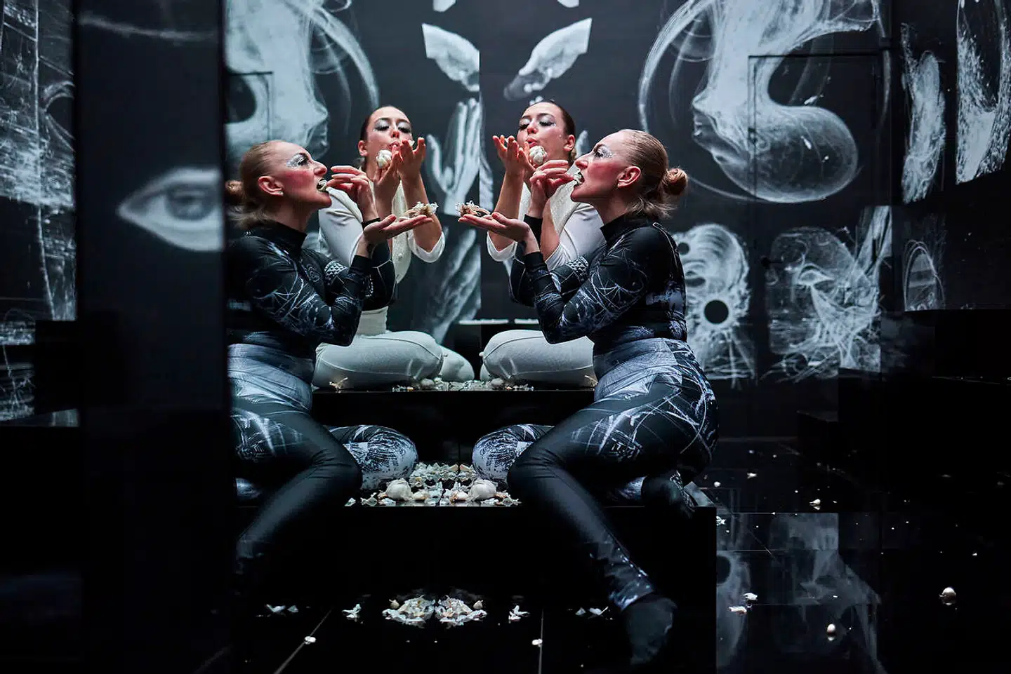 Temaet i Alchemists performance art rum var i aftenens anledning hvidløg