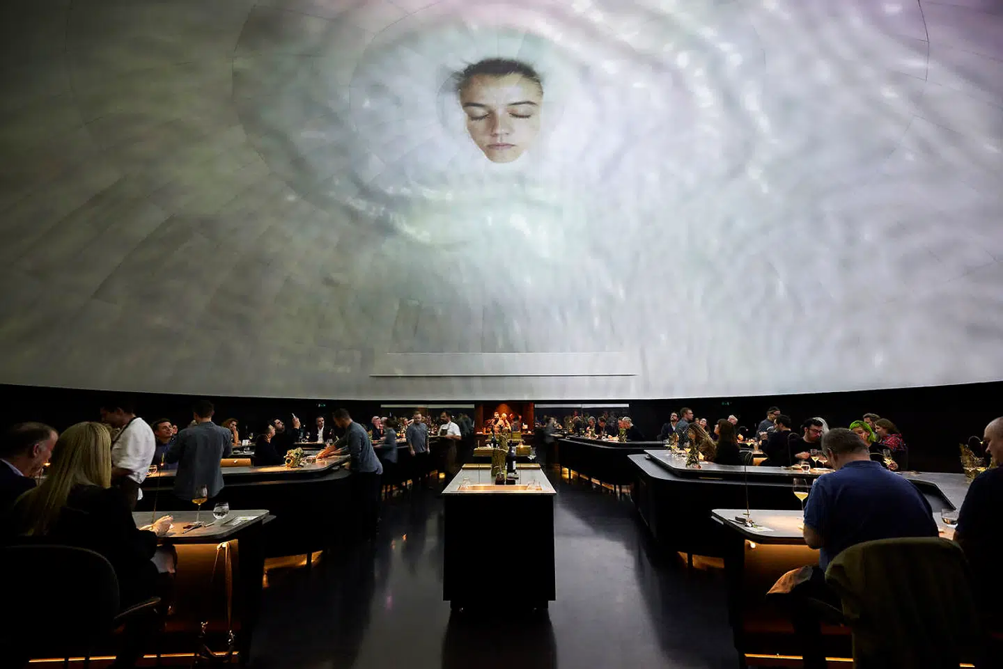 Motiv fra Mugaritz projiceret op på Alchemists kuppel.