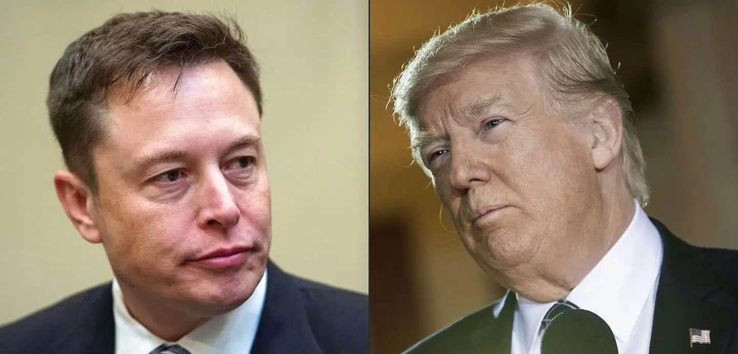 Ejeren af Twitter Elon Musk (tv.) har efter en afstemning blandt Twitters brugere besluttet, at Donald Trump (th.) kan vende tilbage til Twitter.