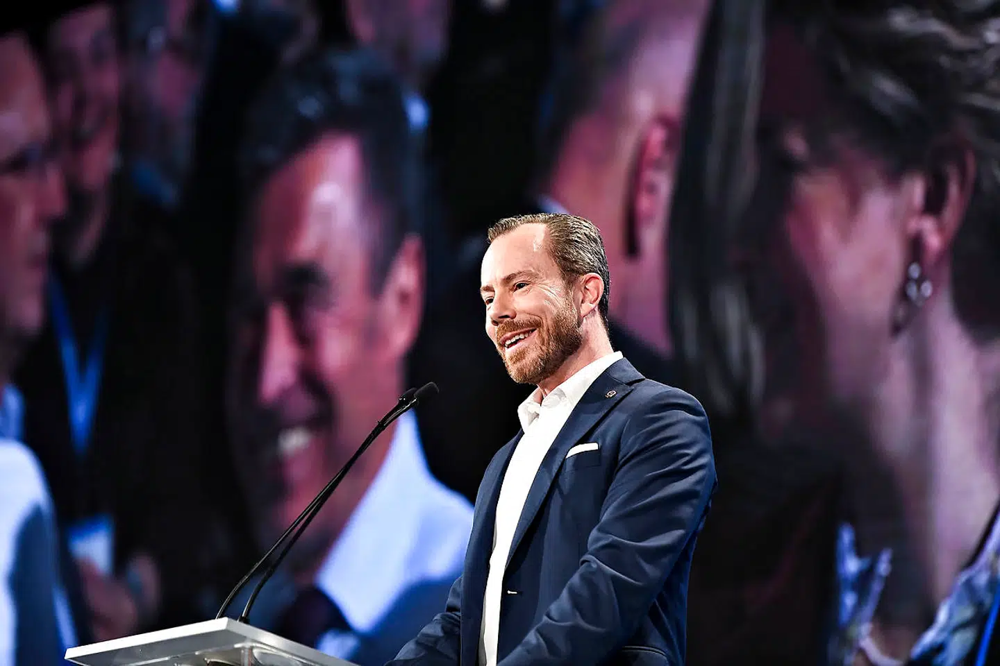 Selvom forhenværende statsminister og Venstre-formand Anders Fogh Rasmussen allerede åbnet debatten om en SV-regering inden Venstres landsmøde, vakte talen fra den nuværende formand, Jakob Ellemann-Jensen, opsigt.