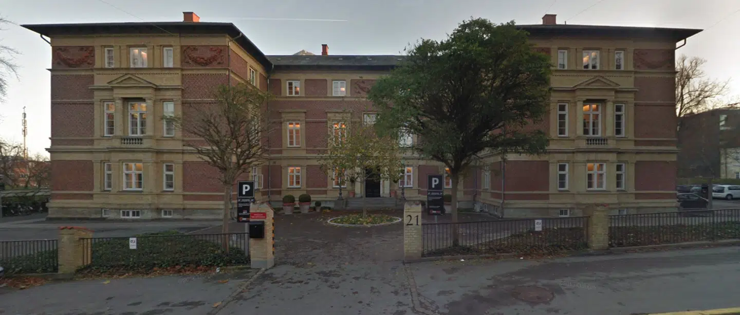 Den H-formede bygning på Rahbeks Allé blev i sin tid kaldt »Idiotanstalten«. Nu skal den have en ny funktion.