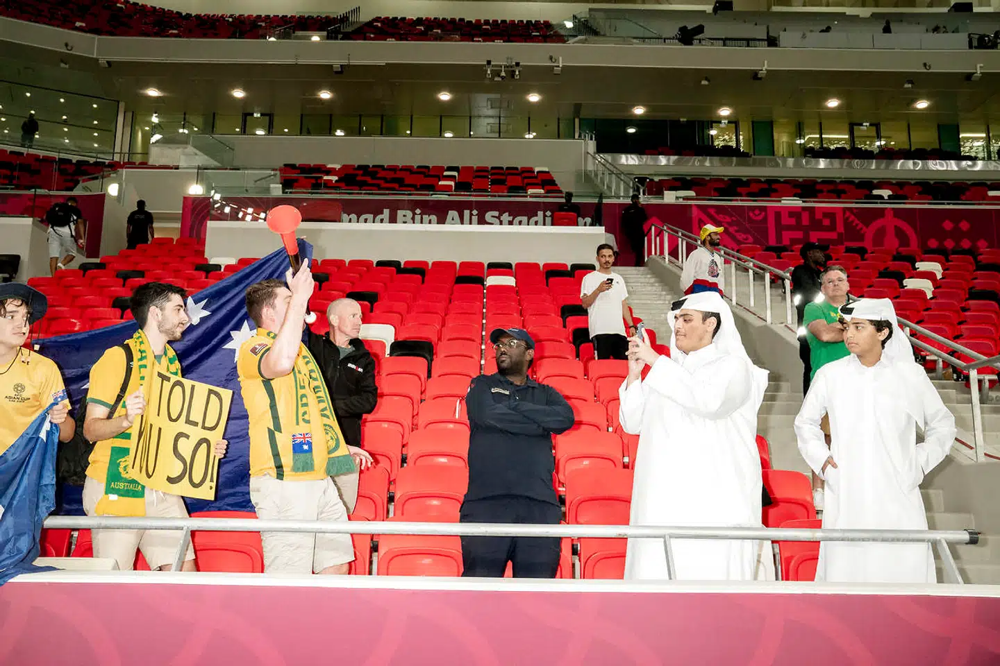 »Men nytter det så noget? Dét er spørgsmålet, som alle vi hellige kan stille os selv ude foran de slukkede fjernsyn. Formentlig ikke. Men hold op, hvor gør jeg mange ting hver dag, der ikke nødvendigvis nytter noget. Jeg gør det fordi jeg har lyst, og fordi det føles rigtigt for mig,« skriver Amalie Bremer.