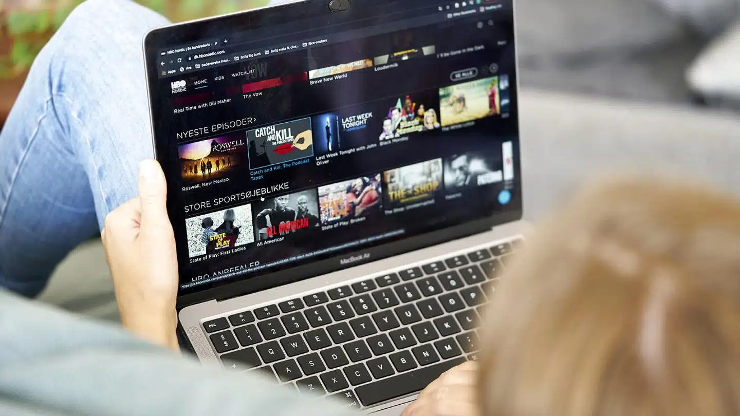 Danskerne bruger endnu mere tid foran skærmen nu end sidste år på at streame og se tv, viser omfattende undersøgelse. Arkivfoto: Signe Goldmann/Ritzau Scanpix