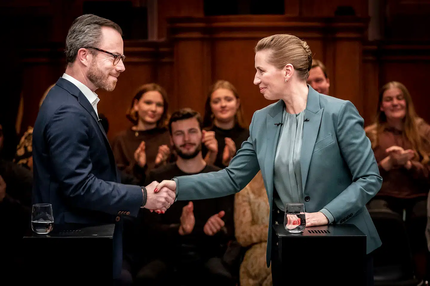 Bør statsminister Mette Frederiksen (S) og Venstre-formand Jakob Ellemann-Jensen gå i regering sammen? Nu melder flere Venstre-borgmestre sig ind i debatten.