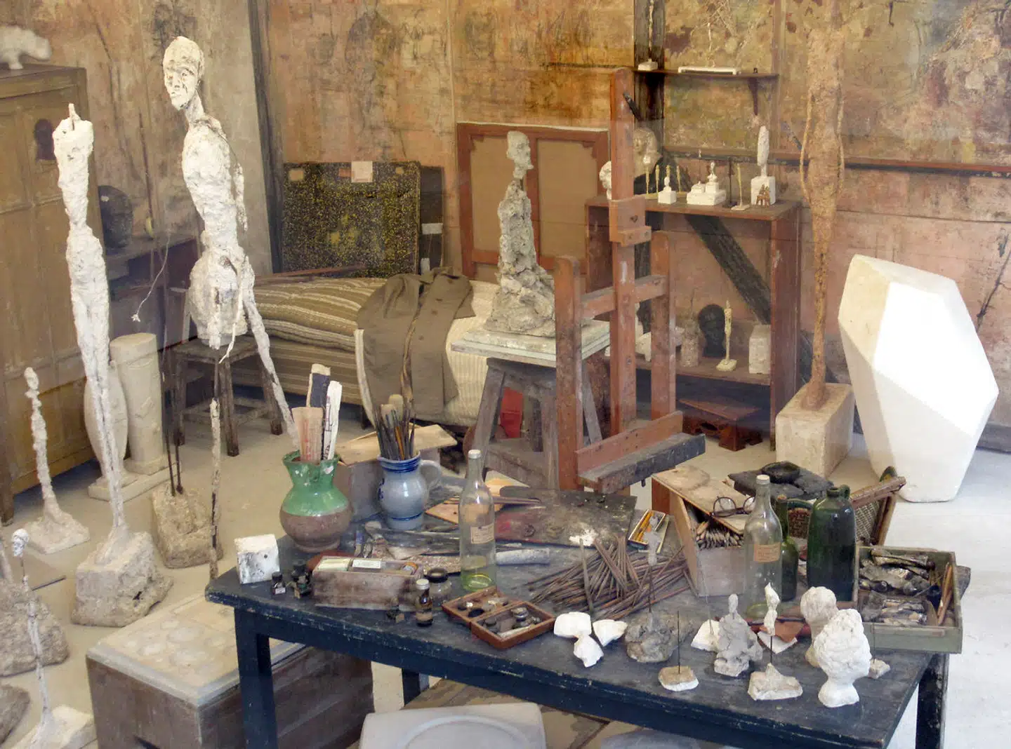 Alberto Giacomettis atelier på Montparnasse i Paris, som Giacometti-museet i Paris har genskabt det. Atelieret vil også kunne ses på det nye museum, når det efter planen åbner i 2026.
