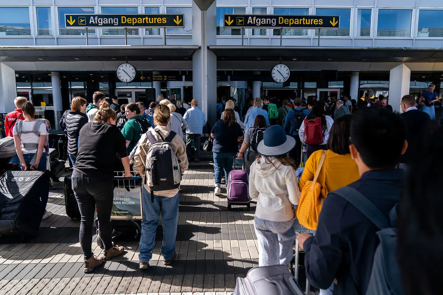 Københavns Lufthavn bliver angrebet af hackergrupper, som er blevet stadig mere aktive, siden krigen i Ukraine brød ud, og som går efter kritisk infrastruktur som luftfarten. Foreløbig er angrebene dog blevet afværget.