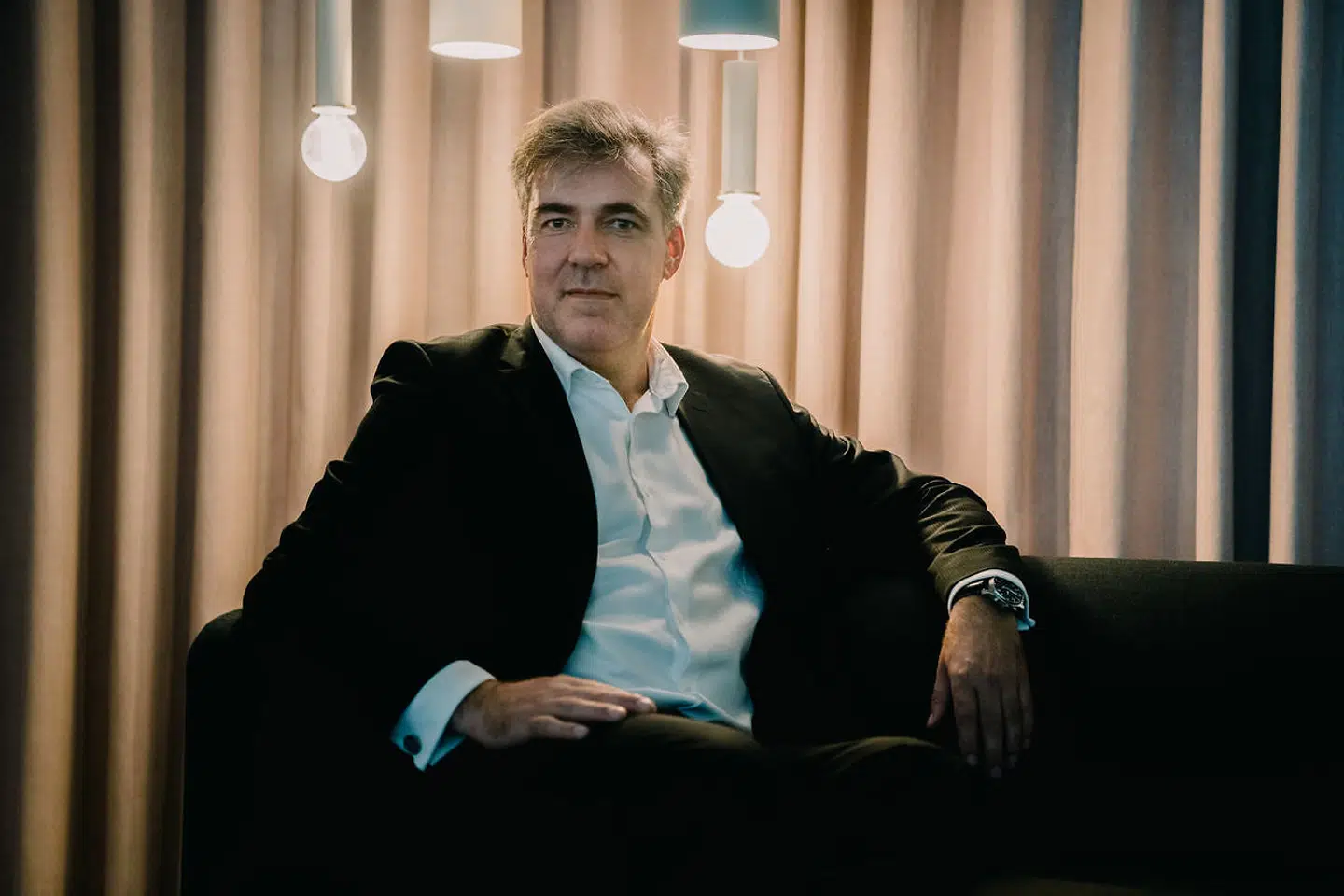 »Det har været let for mig at holde op med at have en direktør titel, og jeg har nydt friheden de seneste måneder. Det eneste, jeg har savnet, har været at møde ind mandag morgen og møde nogle mennesker, der vil noget, kan noget, og som man kan udvikle ideer og tanker med,« siger Lars Aagaard, ny partner med ansvar for klima og energi hos Kraka, og tidligere administrerende direktør i Dansk Energi (nu Green Power Denmark).