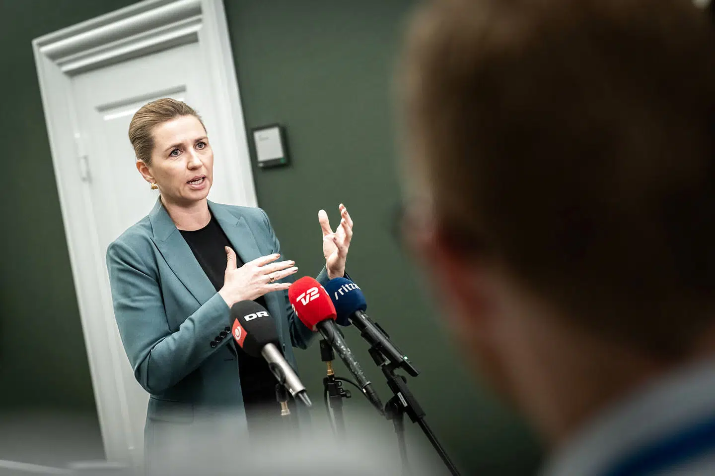 Mette Frederiksen fra Socialdemokratiet møder pressen efter regeringsforhandlinger i Statsministeriet på Christiansborg i sidste uge. Skal NATO-løftet om at bruge to procent af BNP på forsvar indfries hurtigere, skal partierne indgå aftaler om det her.