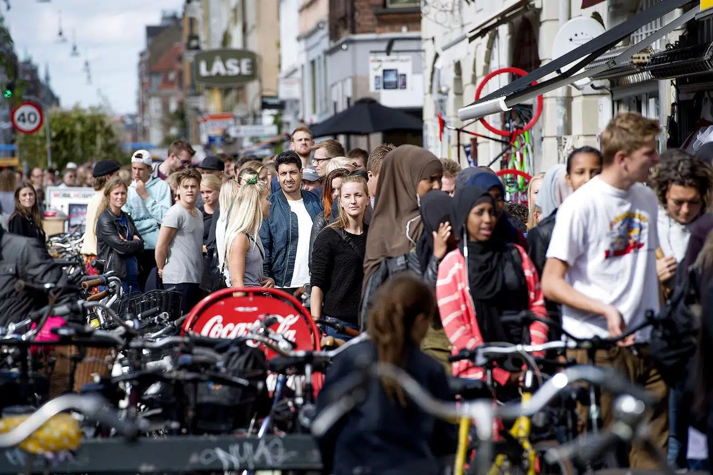 »For det vælter ikke rundt med minoritetsunge på landets politiskoler, lærerseminarer eller djøf-uddannelser, der senere ender med at møde en mur på arbejdet. Problemet er måske nærmere, at den type uddannelser slet ikke er på deres radar,« skriver Asmus Leth Olsen.