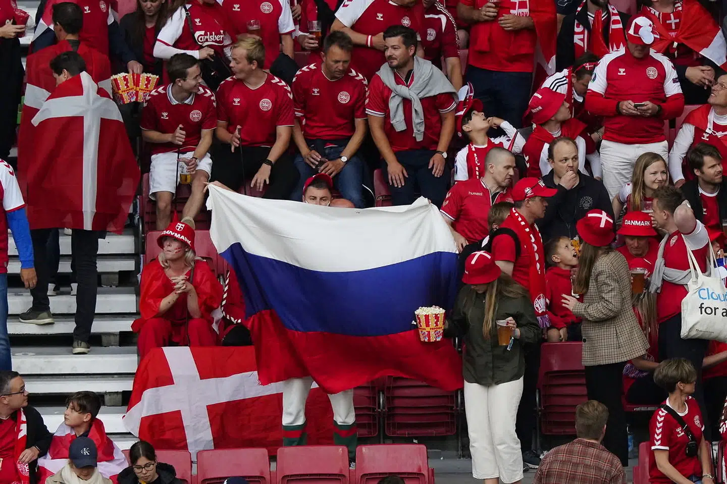 Den danske fodboldfest sidste år begyndte med sejren i sidste indledende gruppekamp mod Rusland. Arkivfoto: Søren Bidstrup