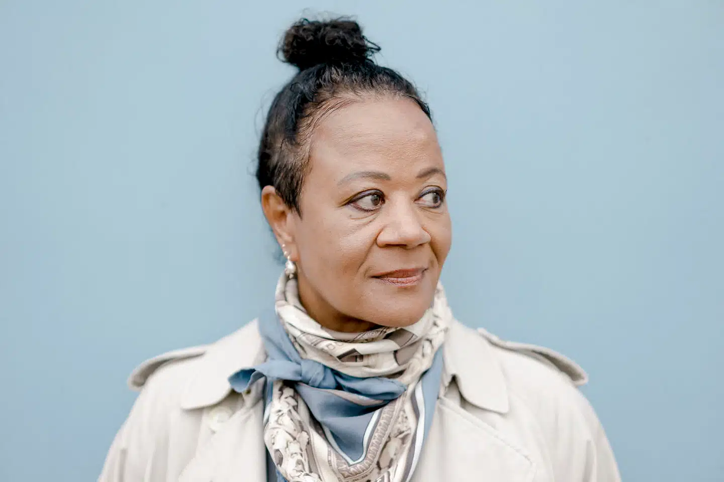 »Vi har nedprioriteret det, mennesker selv kan gøre for hinanden, i stedet for at vi skal have hjælp af et ansigtsløst system,« siger Hella Joof til Berlingske.