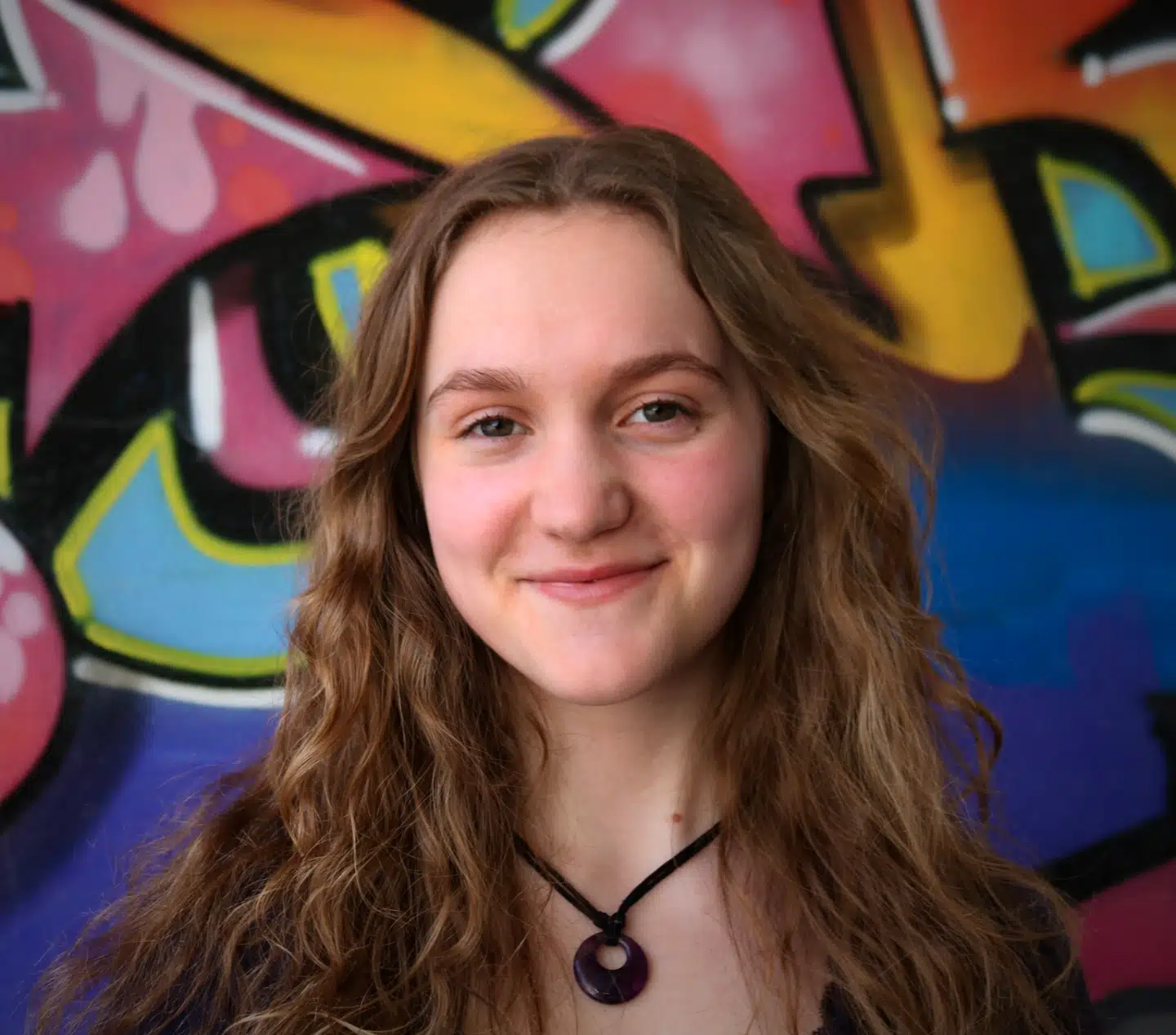 Madeleine Steenberg Williams siger til Ekstra Bladet, at folk for ofte skyder skylden på de unge, når tingene går galt, og det er forkert, at unge bare vil have flere penge fra staten.