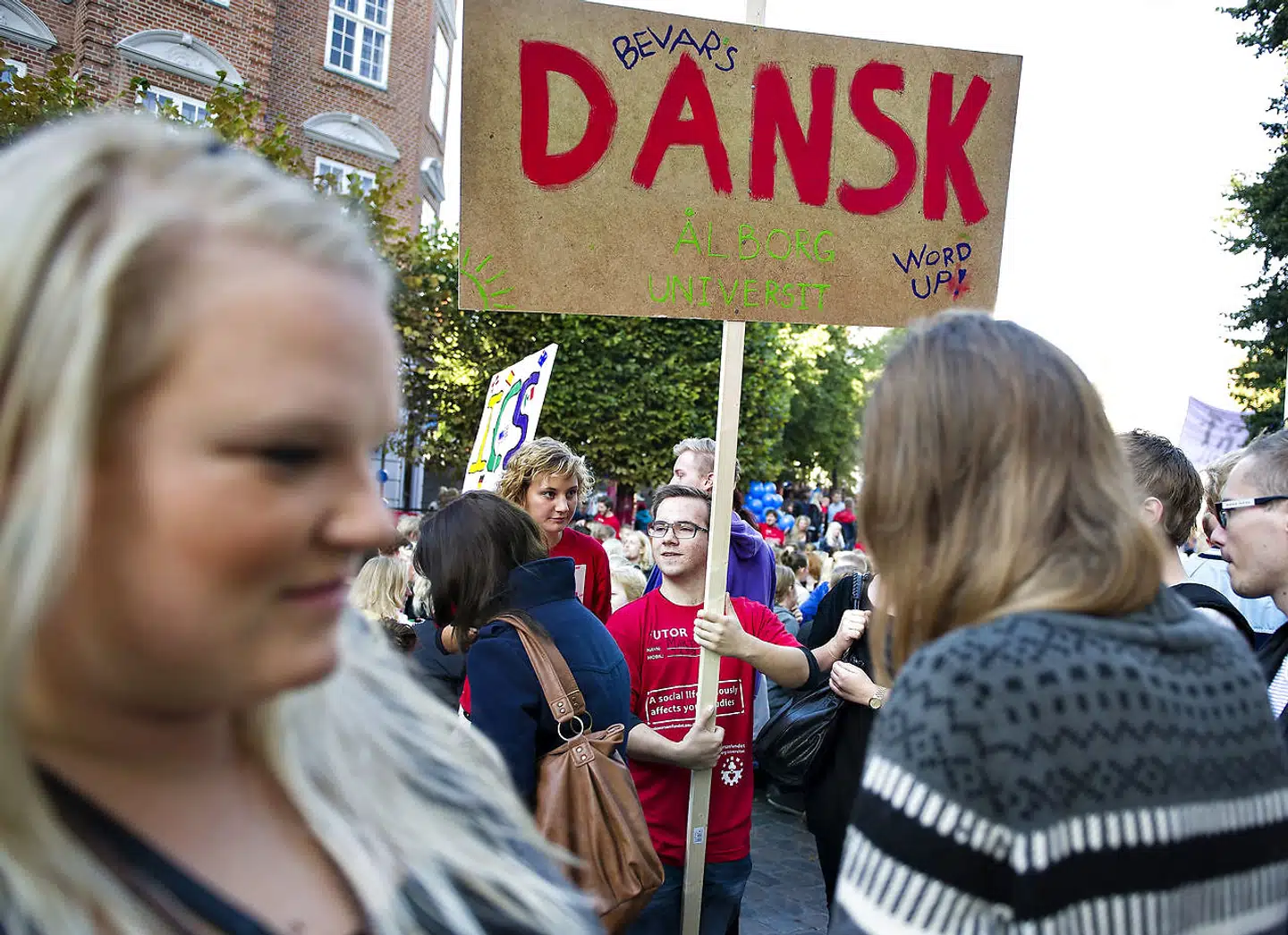 Regionale universiteters campusser og deres uddannelser skal have bedre økonomiske vilkår. SDU overvejer lige nu at lukke uddannelser i Esbjerg og andre byer, fordi regionale uddannelser er underfinansierede. Så bliver uddannelserne i de største byer, og der sker ikke den nødvendige fornyelse, skriver Lone Saaby og Henrik Uhd Christensen. Her afholdes studiestart på Aalborg Universitet. Arkivfoto: Henning Bagger / Ritzau Scanpix