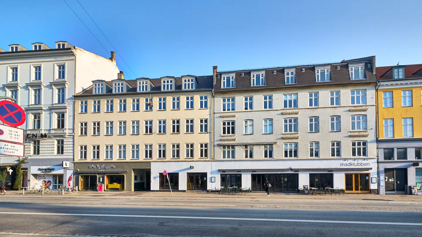 Et af familiemedlemmerne fortæller, at ejendommen giver et indblik i det gamle Vesterbro.