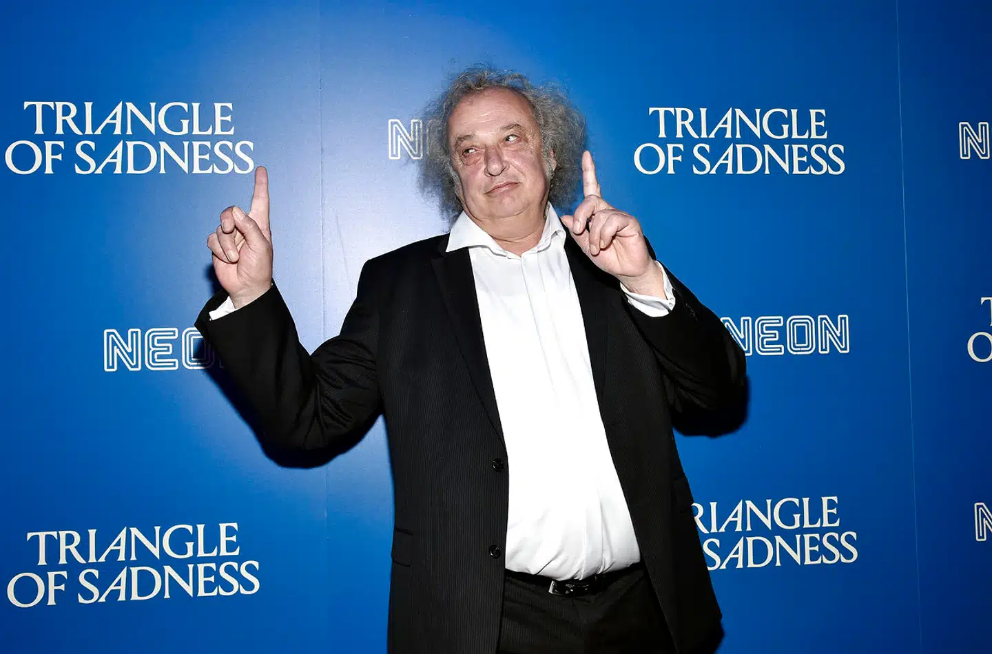 Zlatko Burić (f. 1953) er uddannet skuespiller fra Dramski Studio i Kroatien i årene 1968-1973 og har desuden en universitetsuddannelse i sociologi og psykologi.