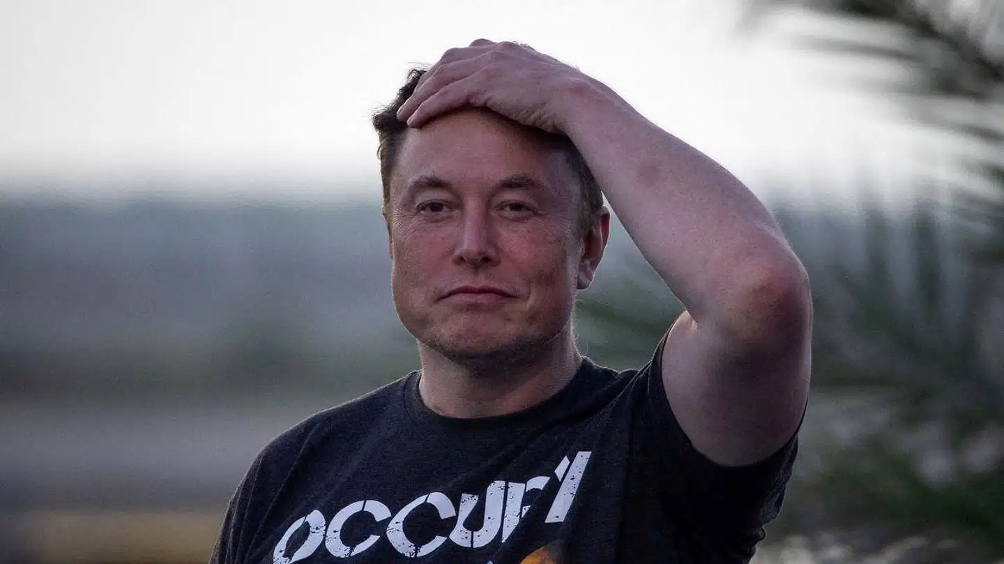 Elon Musks formue er nu nede under 200 milliarder dollar efter hans salg af en ny portion Tesla-aktier – hvor kursen fortsætter med at gå nedad.