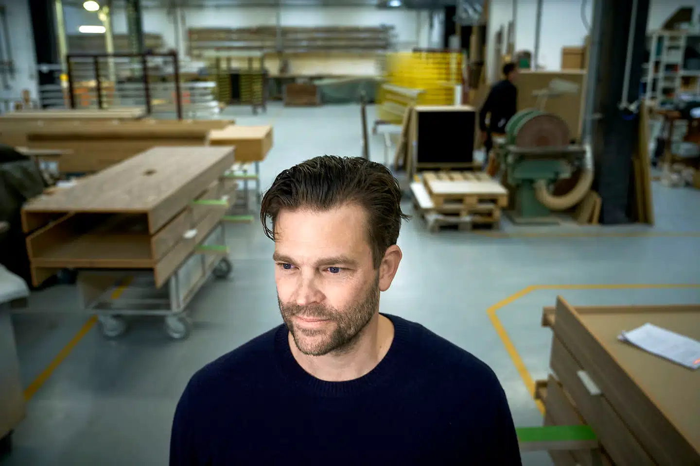 En økonomisk afmatning er under opsejling, og byggebranchen forventer allerede nu en mærkbar nedgang i beskæftigelsen. »Jeg frygter simpelthen en brat opbremsning af alt det her,« siger møbelsnedker Mads Raaschou.