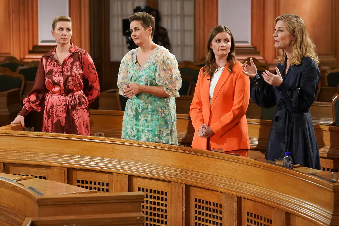 »Hvis de danske venstrefløjsere var sande humanister, burde de efter min mening sige 'interessant, spændende, lad mig høre mere', når de bliver informeret om, at schweizere lever tre år længere og har over dobbelt så høje medianformuer, lang højere medianindtægter, langt større privatforbrug, langt bedre hospitals services, for slet ikke at nævne tog, der går til tiden. Men det er ikke det, jeg oplever,« skriver Lars Tvede.