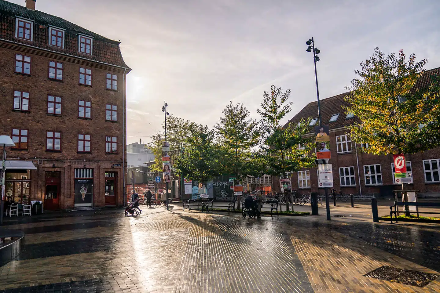 Skjolds Plads på ydre Nørrebro er blevet populær, efter at der er åbnet flere spisesteder, og efter at metroen åbnede.