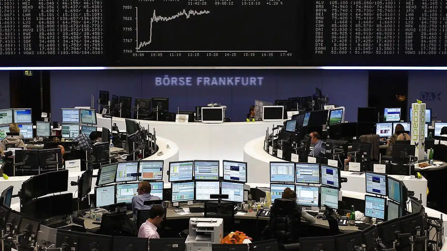Omkostningerne ved at investere varierer meget – både når det drejer sig om enkelte aktier, og når der er tale om investeringsfonde. De billigste, passivt forvaltede fonde har årlige omkostninger på ned til 0,07 procent, mens en aktivt forvaltet aktiefond typisk koster i omegnen af to procent. Dertil kommer handelsomkostninger i den bank, hvor depotet ligger, som varierer en del og afhænger af papirtype.