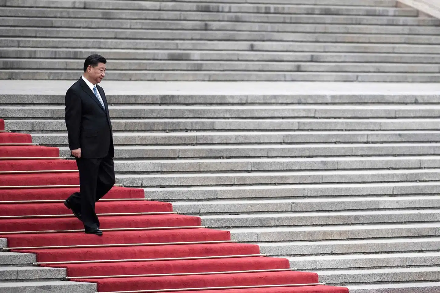 Vil Xi Jinping, Kinas præsident, snart løsne de skrappe coronaregler i landet? Rygterne florerer lystigt i øjeblikket.