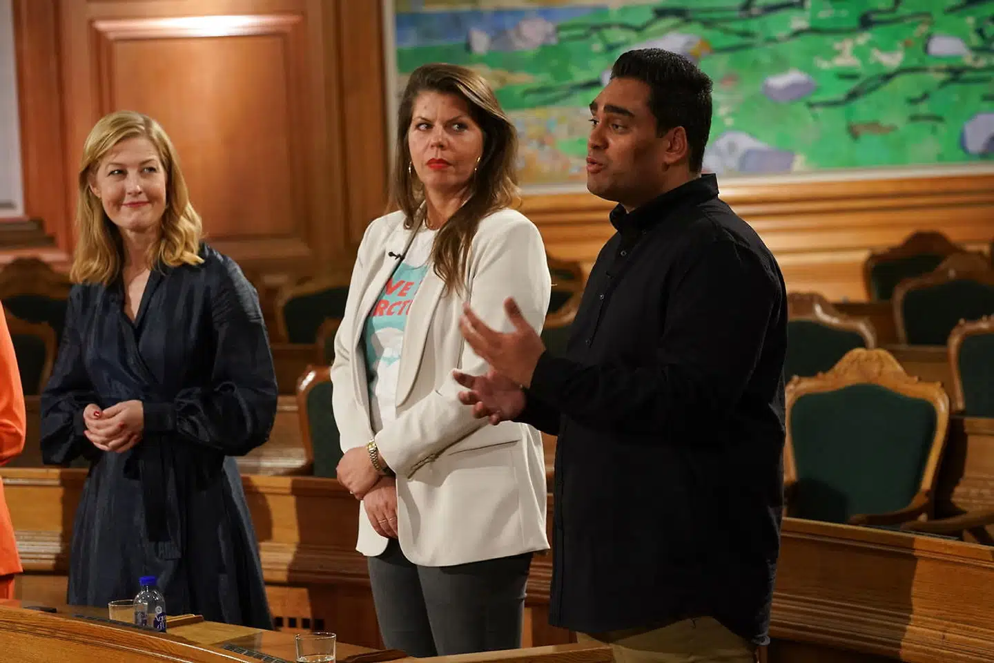 Valgstedet ved Tingbjeg Skole har en bemærkelsesværdig stemmefordeling. Frie Grønne – til højre partiets leder Sikkandar Siddique – slår alle de andre.