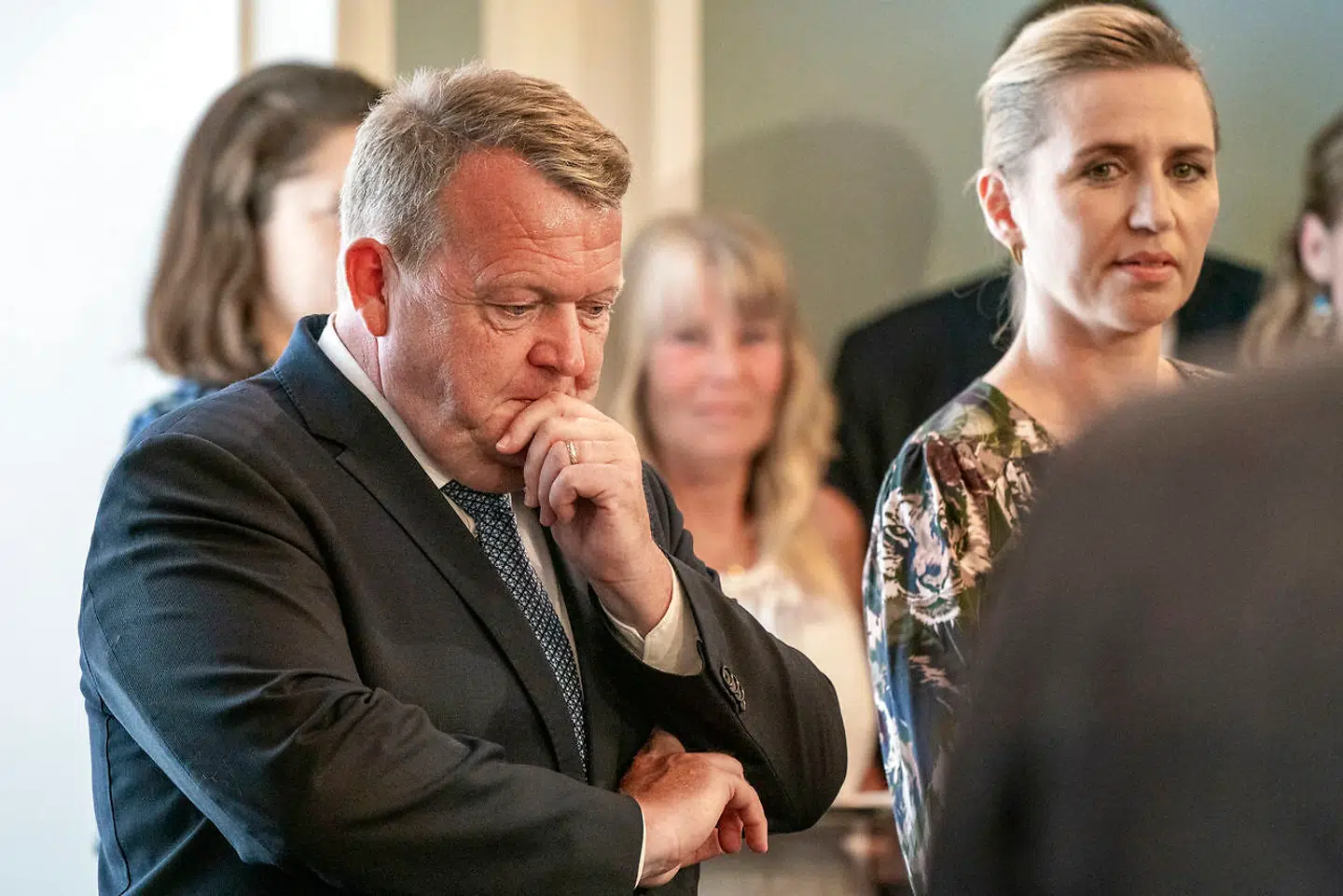 Daværende Venstre-formand Lars Løkke Rasmussen overdrog i 2019 Statsministeriet til Mette Frederiksen (S). De seneste tre år har Danmark – og verden – været plaget af kriser, og det er på ryggen af disse, at den næste statsminister sætter sig på posten – uanset hvem det bliver.