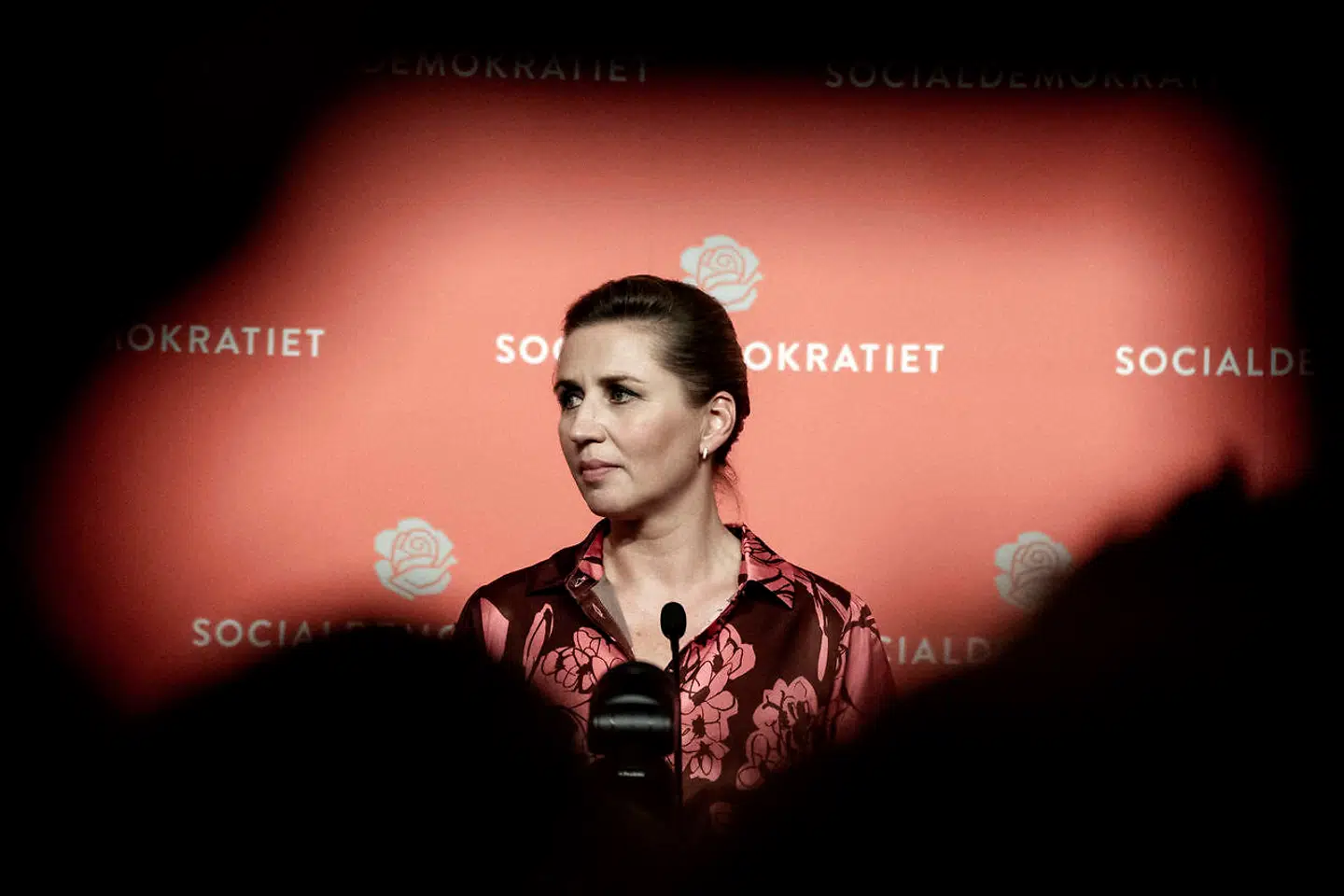 Mette Frederiksen sætter sig nu bag forhandlingsbordet med en meget svær opgave.