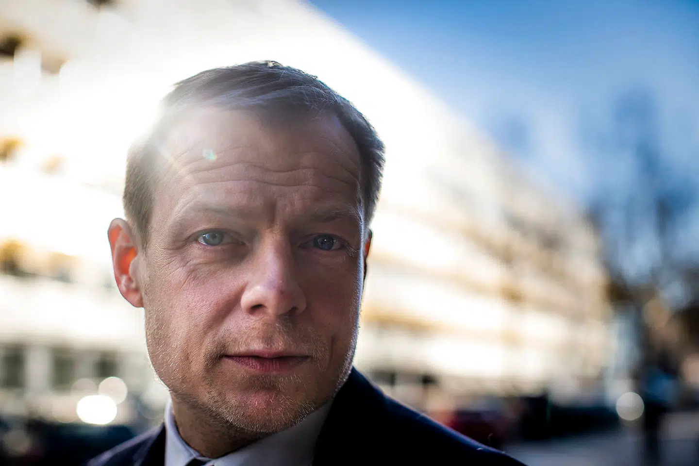 Informations chefredaktør, Rune Lykkeberg, begik en leder så tåkrummende, at det krævede en genlæsning, før det stod klart, om den var ment seriøst eller ej.