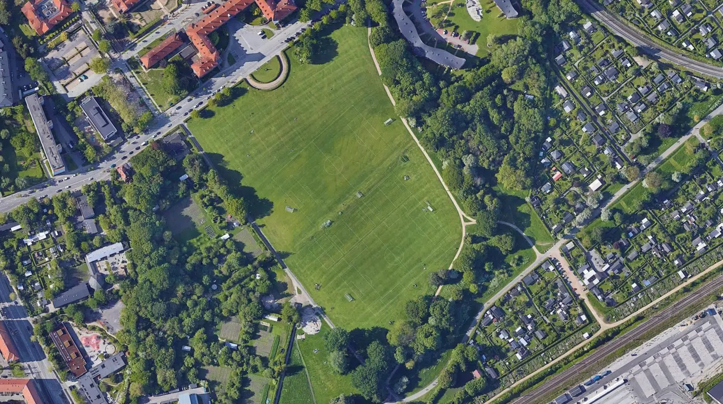 København fattes fodboldbaner. Alligevel har Københavns Kommune også tidligere fået afslag på at anlægge en boldbane i Lersøparken, som er fredet.