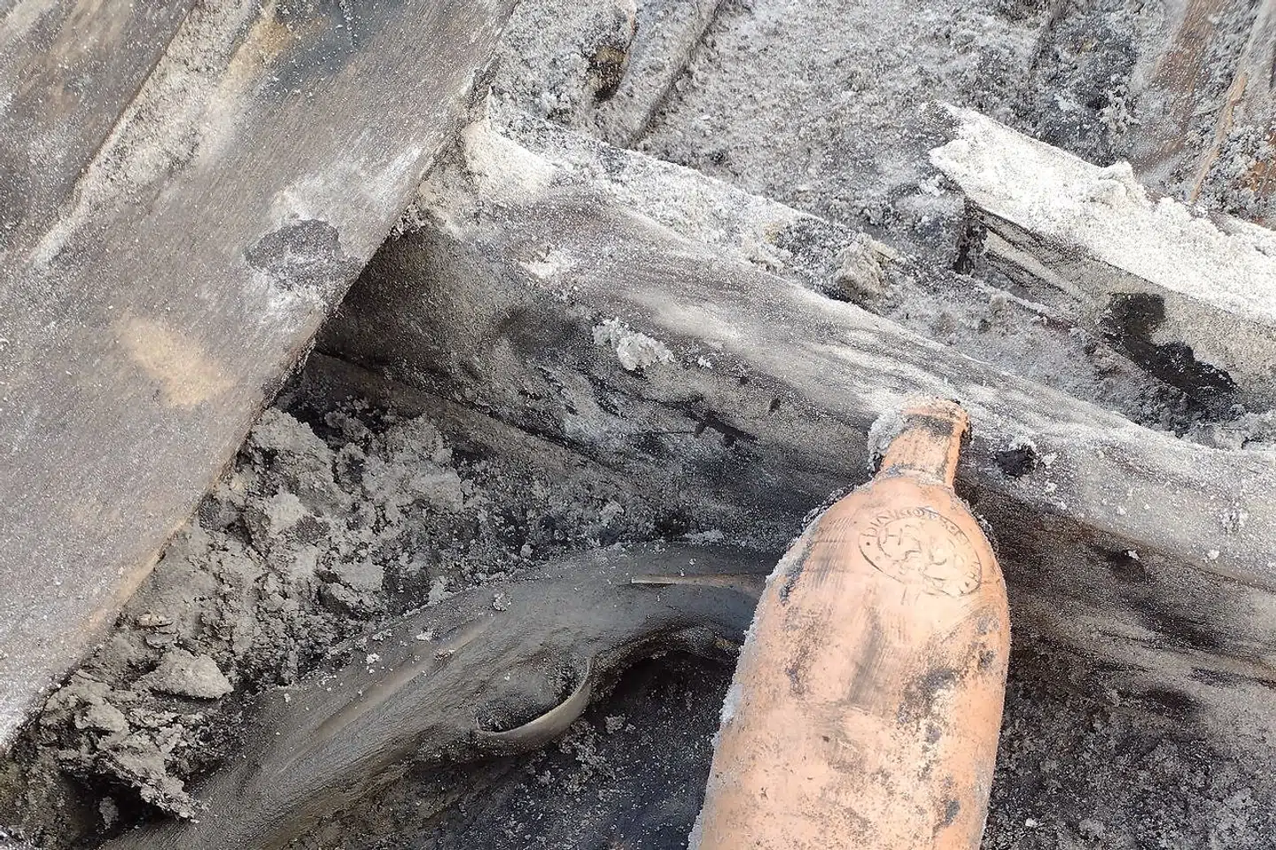 Det var i de allerdybeste centimeter af byggegruben, at arbejdsmændene pludselig fik sig en overraskelse, skriver Køge Kyst i en pressemeddelelse.