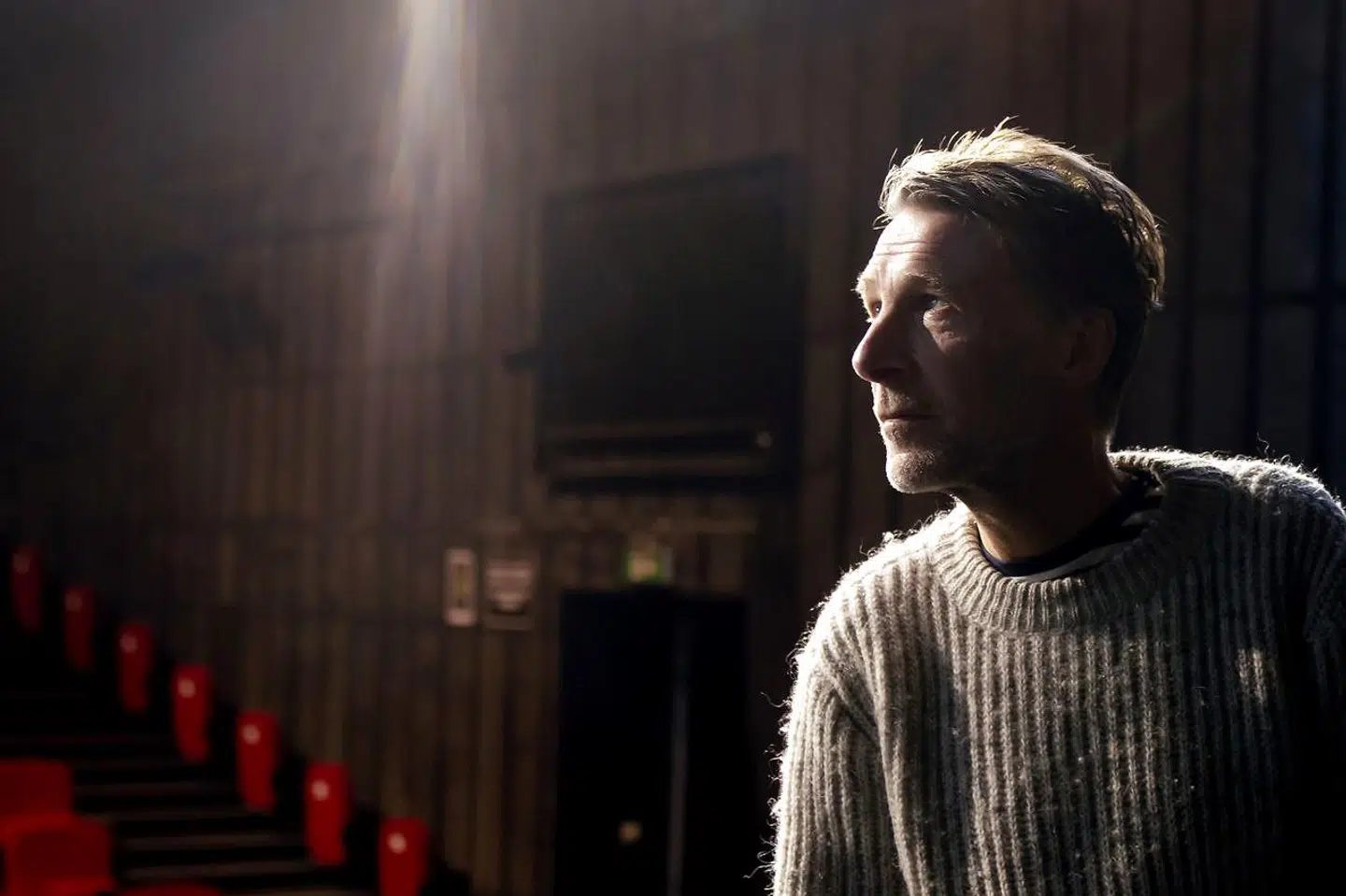 »Vi bliver vi nødt til at anerkende, at flere og flere står udenfor. Udenfor kulturtilbud, udenfor fællesskaber, lever i siloer, mistrives. Derfor har vi brug for en ny kulturpolitik,« skriver Jon Stephensen.