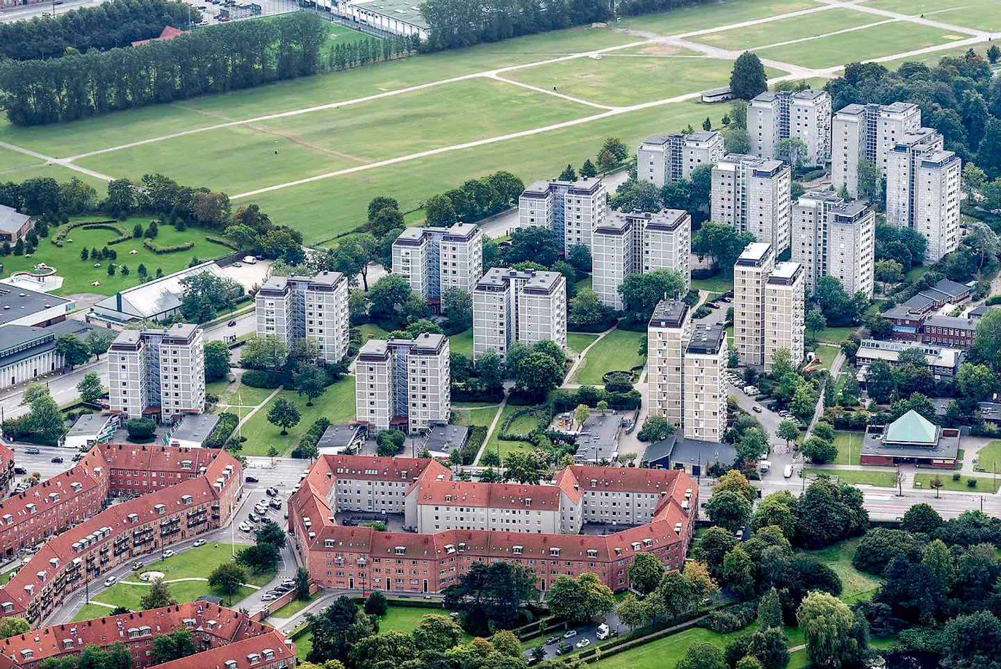 Bellahøjhøjhusene blev opført i 1950erne som Danmarks første højhuse.