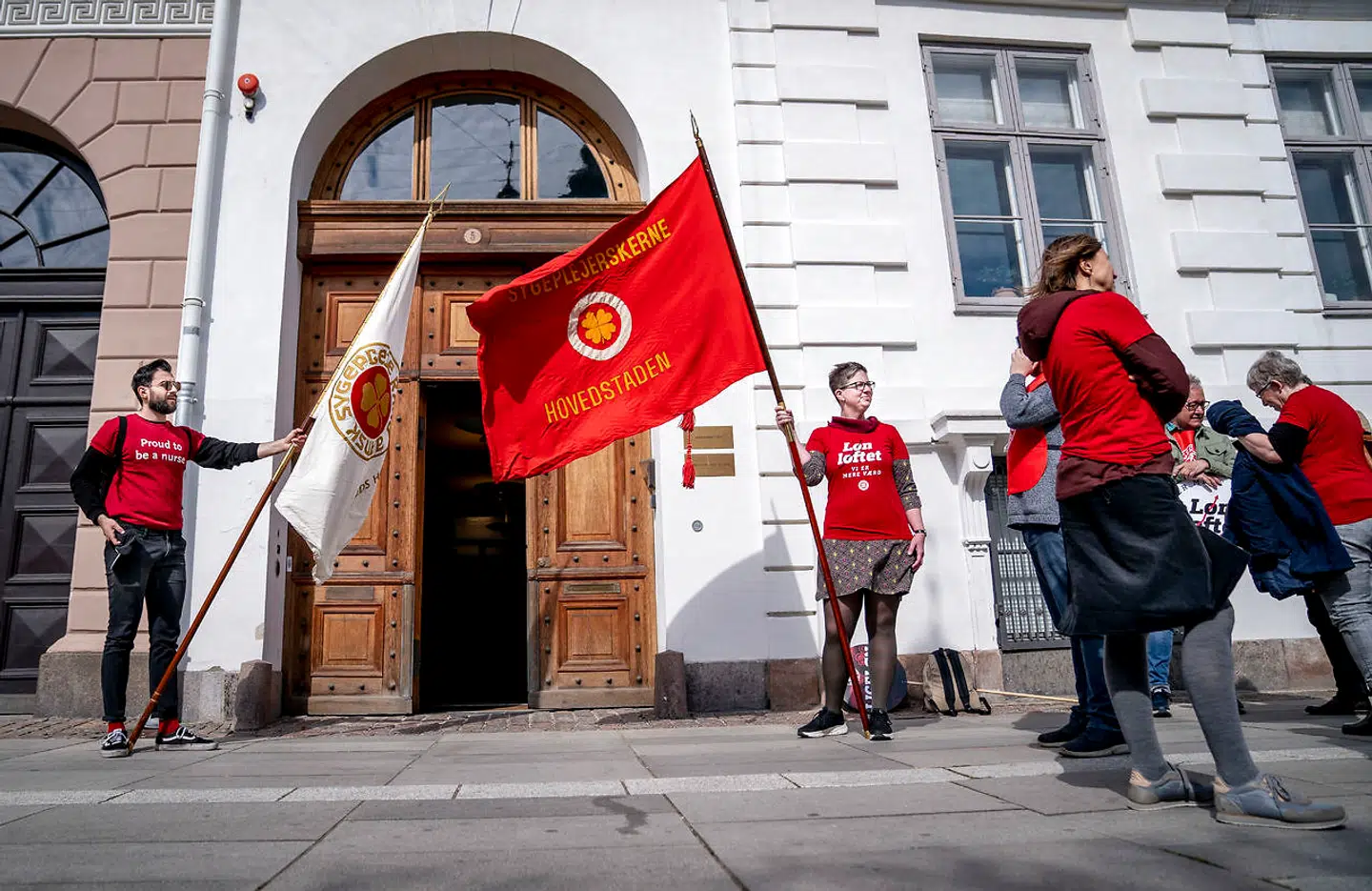 »Til sidst er parterne så fysisk og mentalt svækkede, at viljen til at indgå en aftale og komme hjem og sove, sove, sove overtrumfer de pernittengrynede principper,« skriver Tom Jensen om sine erfaringer i forligsinsitutionen (billedet).