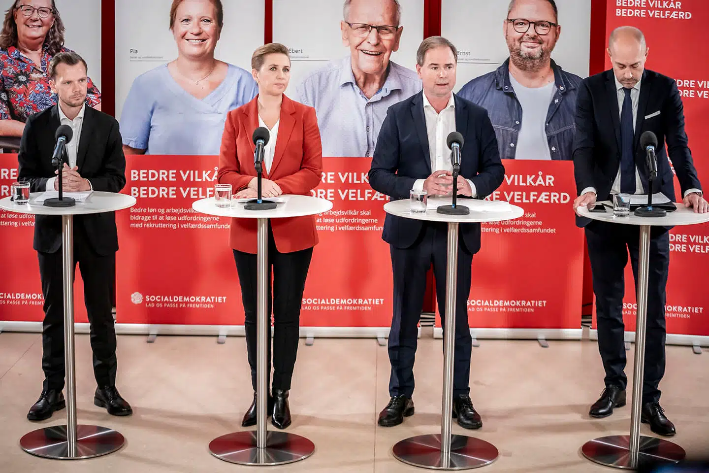 Statsminister Mette Frederiksen, beskæftigelsesminister Peter Hummelgaard, sundhedsminister Magnus Heunicke og finansminister Nicolai Wammen under Socialdemokratiets pressemøde om udspillet »Bedre vilkår. Bedre velfærd om løn og arbejdsvilkår i velfærdssamfundet« i København 26. oktober.