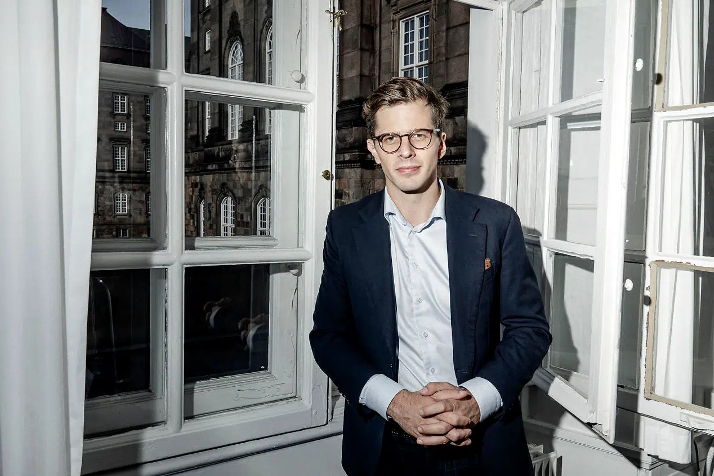 »Jeg vil gerne spise en stråhat, hvis det forholder sig sådan, at vi om fem år ikke står med en enorm mangel på arbejdskraft i den offentlige sektor. Det kommer jo ikke til at blive løst af, at Mette Frederiksen lige deler nogle lønstigninger ud,« lyder det fra Alex Vanopslagh.