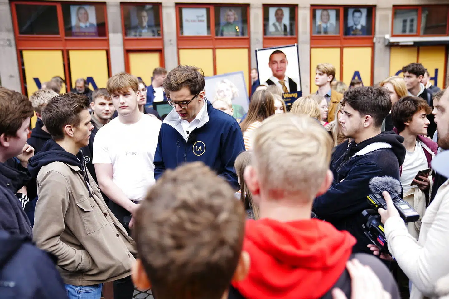 Formand for Liberal Alliance Alex Vanopslagh bliver elsket og dyrket på de sociale medier. Det generer ham tilsyneladende ikke.
