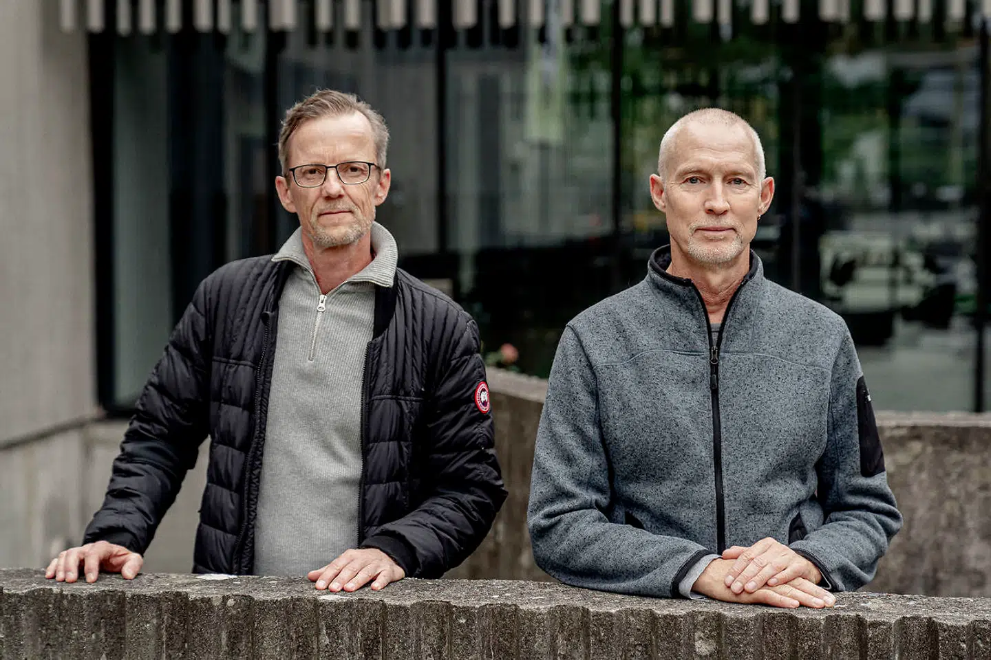 Søren Lehmann og Peter Windfeldt er tidligere lærere ved Københavns Åbne Gymnasium, og de kan berette om fuldstændig uacceptable forhold på gymnasiet med kaos i timerne, truende elever og et ekstremt lavt fagligt niveau. Der burde være højere adgangskrav, mere disciplin og klare konsekvenser over for både elever, der opfører sig dårligt, og ledelser, der ikke er deres ansvar voksent, mener Amalie Lyhne i denne leder.