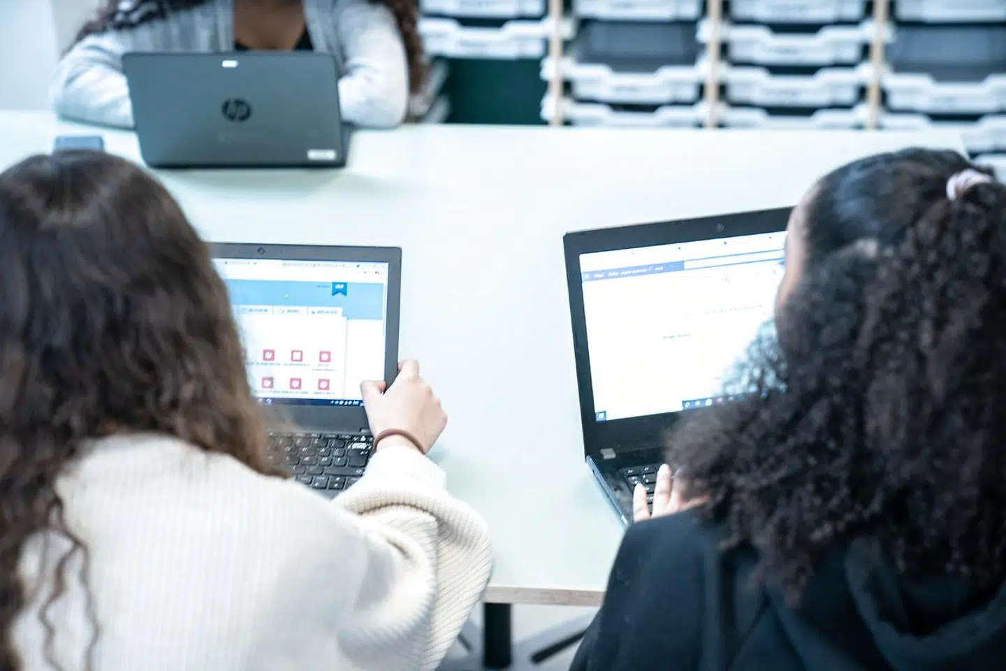 »Perioder med karakterfrihed og plads til at fejle vil være et konstruktivt bidrag for unges fremadrettede lærings- og trivselsmæssige udvikling,« skriver Peter Brøndum.