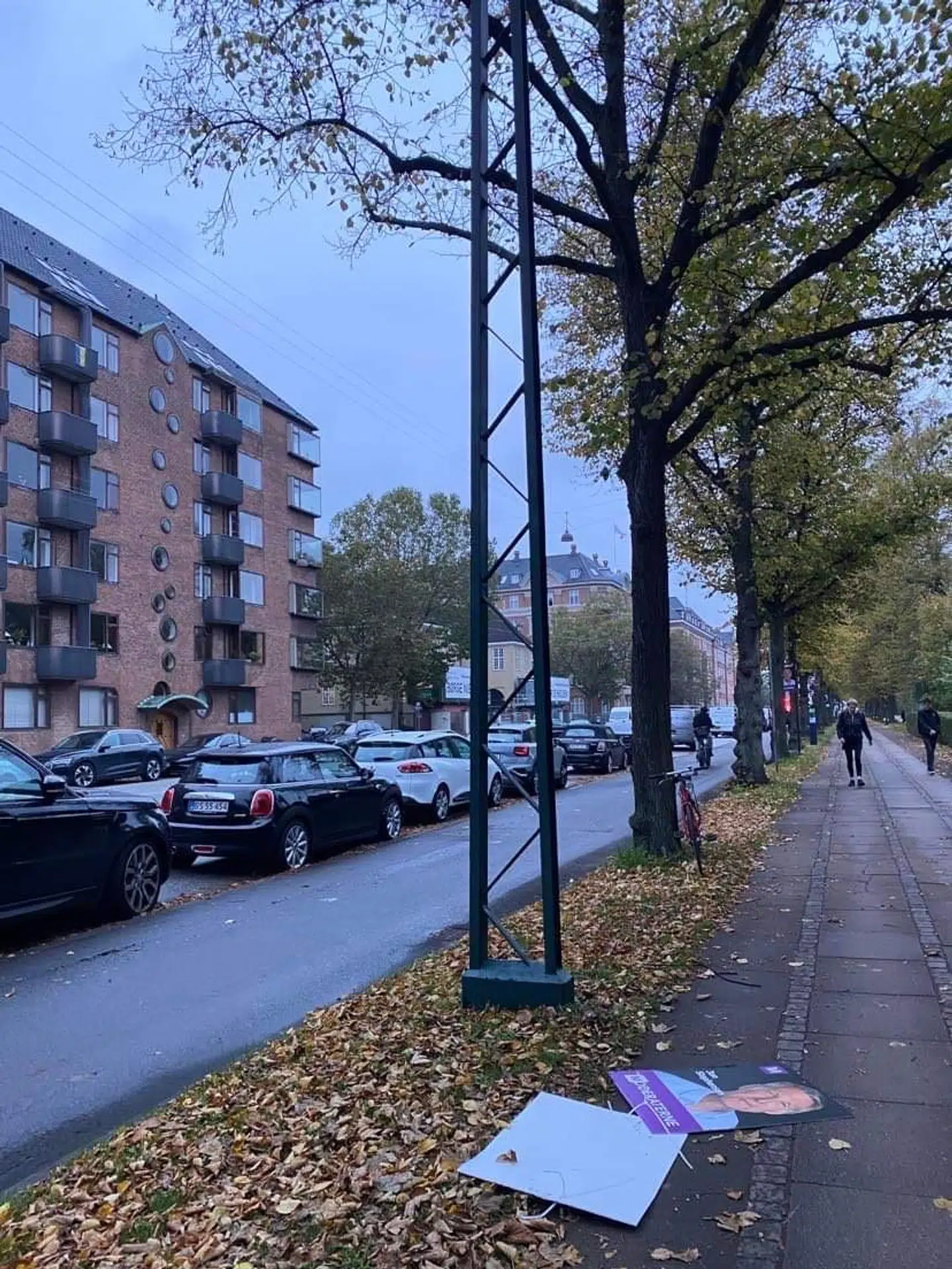 Grønningen i København. Nye Borgerliges næstformand i København, Hein Christensen, begyndte at filme og tage billeder, da han så, at valgplakater blev revet ned.