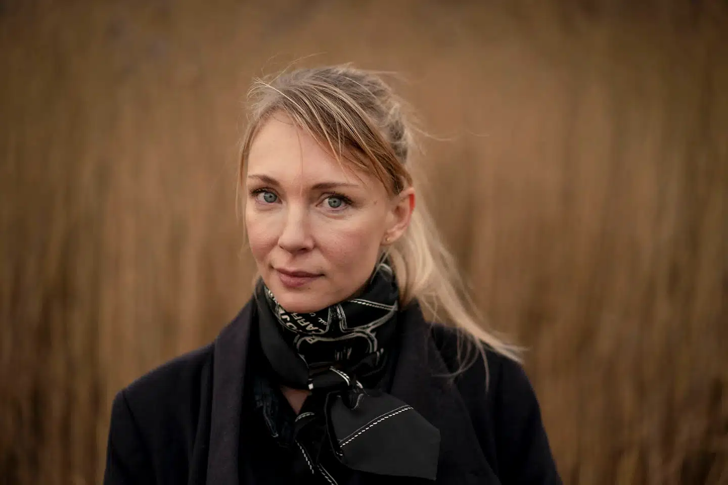 »Kommunens velfærdsdirektør har frihed til ikke at udtale sig om det område, han er øverste chef for. Ude i det politiske liv har statsministerens frihed til at sige hvad som helst om lønforhøjelser uden at forlange en øget kvalitet til gengæld. Alt imens oppositionen har frihed til at sælge løsningen på det hele som »pengene følger borgeren«. Der er frihed til det hele i ældreindustrien. Alt er en gratis omgang på de syge ældres bekostning,« skriver May Bjerre Eiby, sygeplejerske og plejehjemsleder.