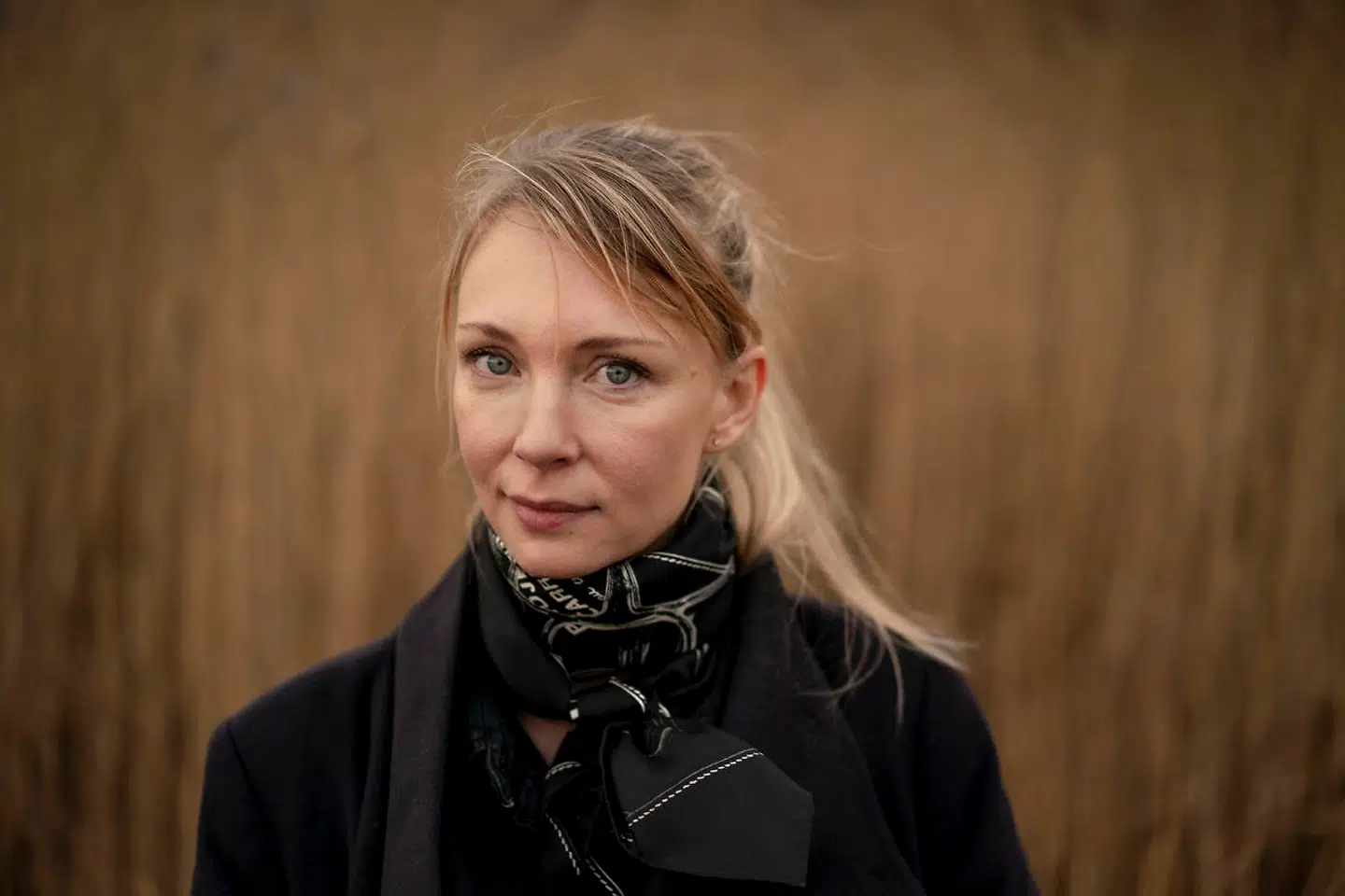 »Kommunens velfærdsdirektør har frihed til ikke at udtale sig om det område, han er øverste chef for. Ude i det politiske liv har statsministerens frihed til at sige hvad som helst om lønforhøjelser uden at forlange en øget kvalitet til gengæld. Alt imens oppositionen har frihed til at sælge løsningen på det hele som »pengene følger borgeren«. Der er frihed til det hele i ældreindustrien. Alt er en gratis omgang på de syge ældres bekostning,« skriver May Bjerre Eiby, sygeplejerske og plejehjemsleder.